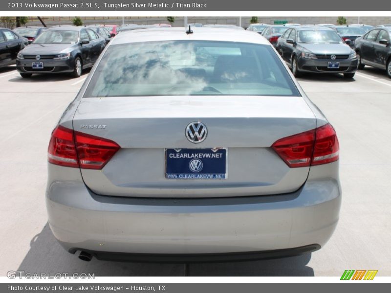 Tungsten Silver Metallic / Titan Black 2013 Volkswagen Passat 2.5L S