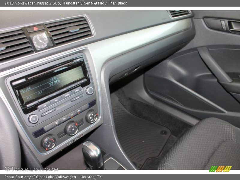 Tungsten Silver Metallic / Titan Black 2013 Volkswagen Passat 2.5L S