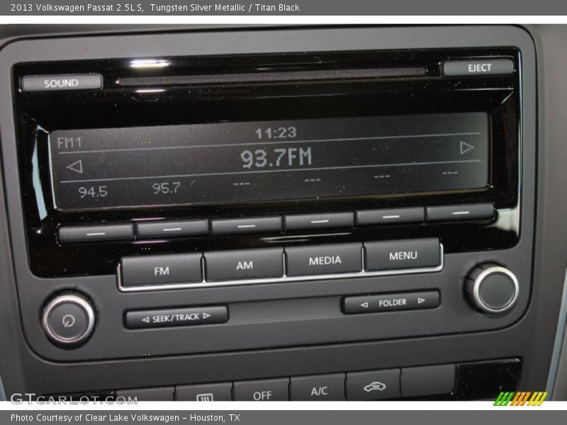 Tungsten Silver Metallic / Titan Black 2013 Volkswagen Passat 2.5L S