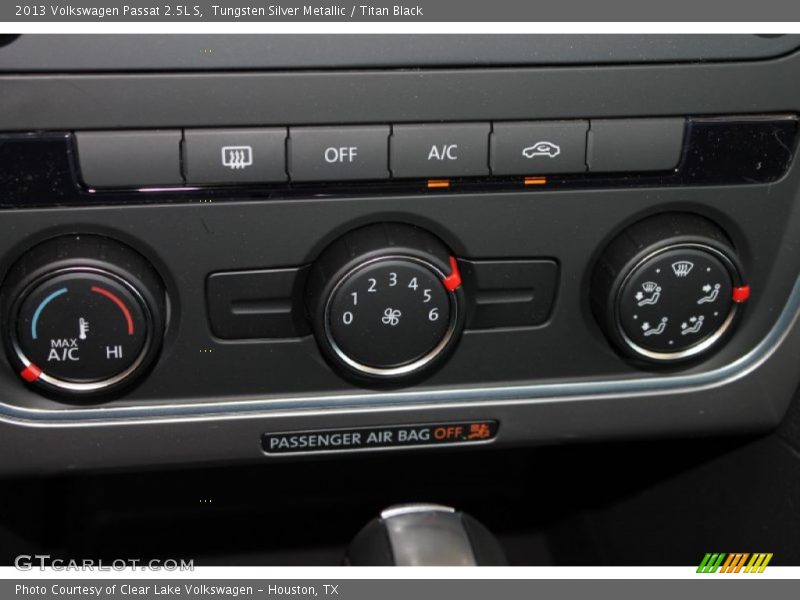 Tungsten Silver Metallic / Titan Black 2013 Volkswagen Passat 2.5L S