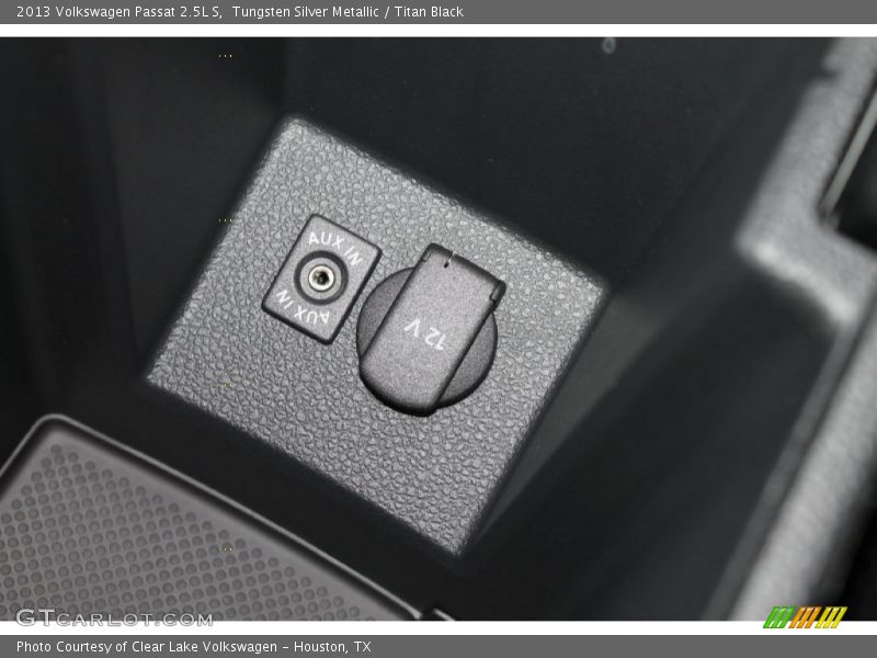 Tungsten Silver Metallic / Titan Black 2013 Volkswagen Passat 2.5L S