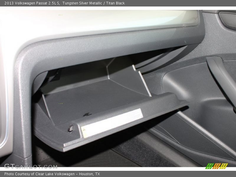 Tungsten Silver Metallic / Titan Black 2013 Volkswagen Passat 2.5L S