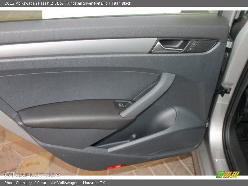 Tungsten Silver Metallic / Titan Black 2013 Volkswagen Passat 2.5L S