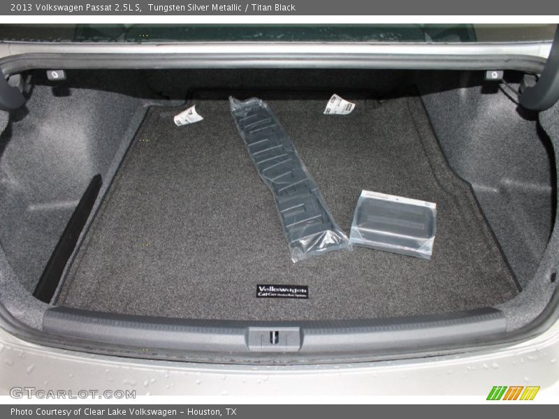 Tungsten Silver Metallic / Titan Black 2013 Volkswagen Passat 2.5L S
