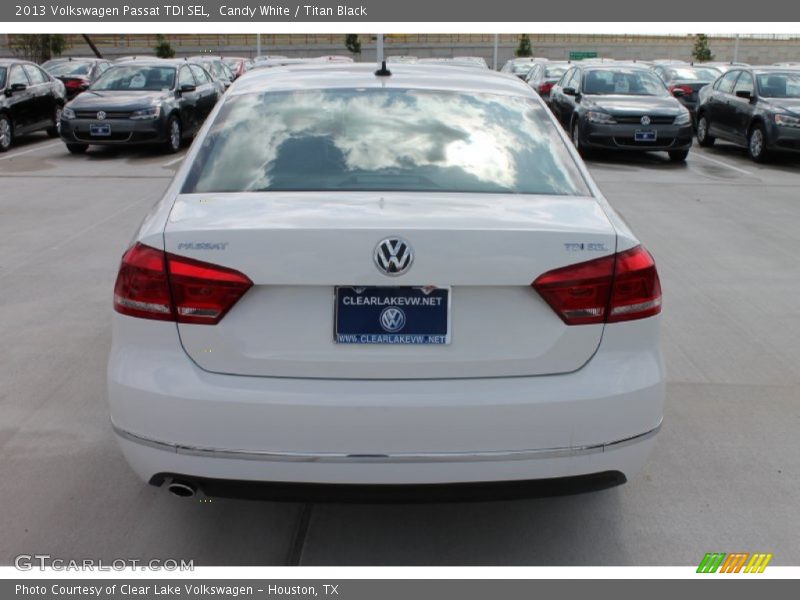 Candy White / Titan Black 2013 Volkswagen Passat TDI SEL