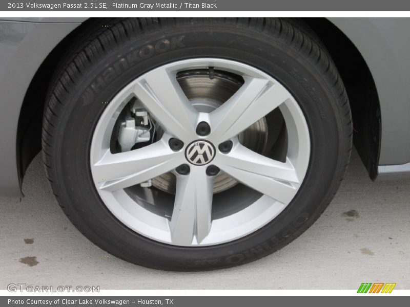 Platinum Gray Metallic / Titan Black 2013 Volkswagen Passat 2.5L SE