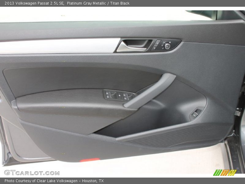 Platinum Gray Metallic / Titan Black 2013 Volkswagen Passat 2.5L SE