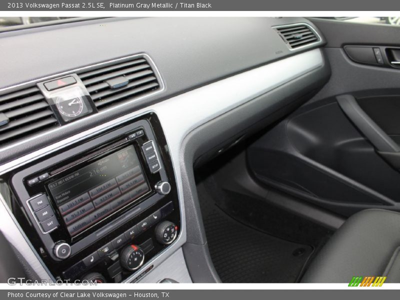 Platinum Gray Metallic / Titan Black 2013 Volkswagen Passat 2.5L SE
