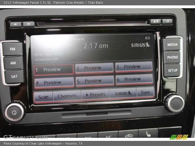 Platinum Gray Metallic / Titan Black 2013 Volkswagen Passat 2.5L SE