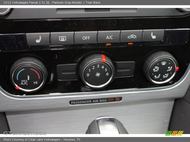 Platinum Gray Metallic / Titan Black 2013 Volkswagen Passat 2.5L SE