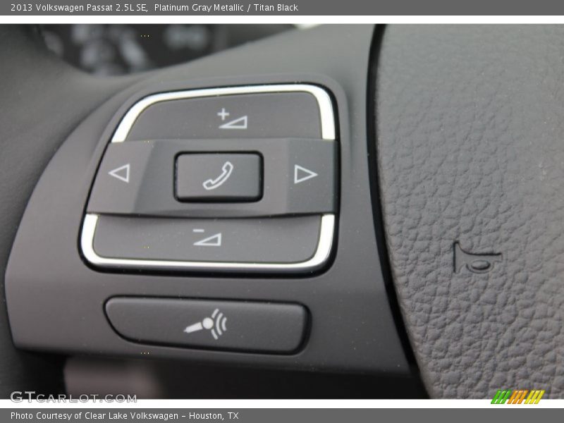 Platinum Gray Metallic / Titan Black 2013 Volkswagen Passat 2.5L SE
