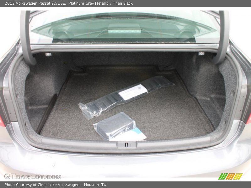 Platinum Gray Metallic / Titan Black 2013 Volkswagen Passat 2.5L SE
