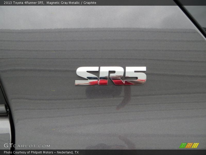 Magnetic Gray Metallic / Graphite 2013 Toyota 4Runner SR5
