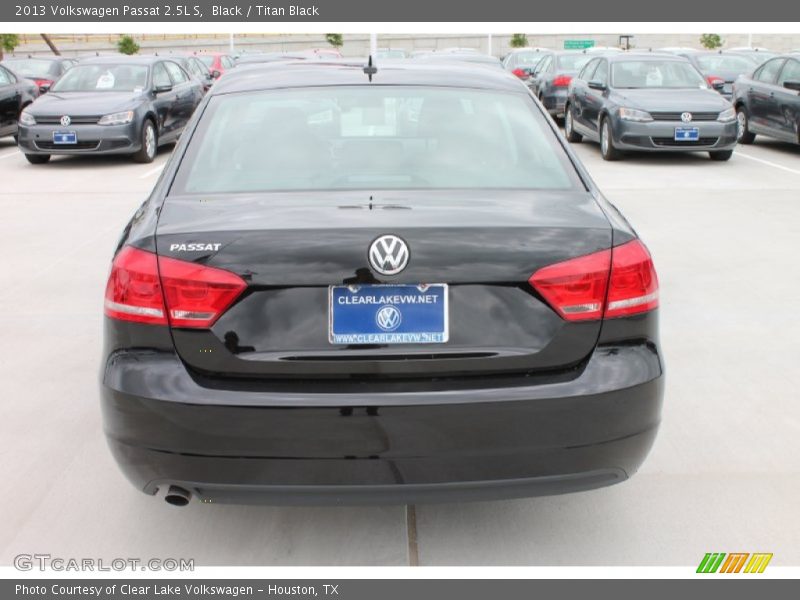 Black / Titan Black 2013 Volkswagen Passat 2.5L S