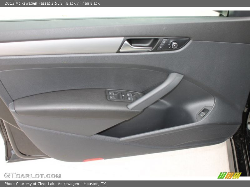 Black / Titan Black 2013 Volkswagen Passat 2.5L S
