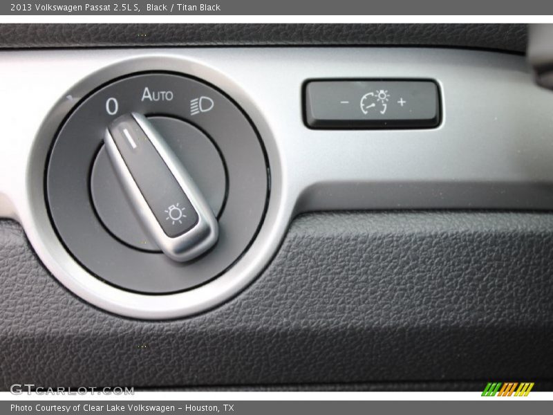 Black / Titan Black 2013 Volkswagen Passat 2.5L S
