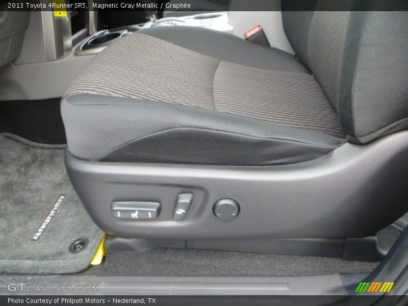 Magnetic Gray Metallic / Graphite 2013 Toyota 4Runner SR5