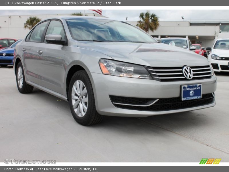 Tungsten Silver Metallic / Titan Black 2013 Volkswagen Passat 2.5L S