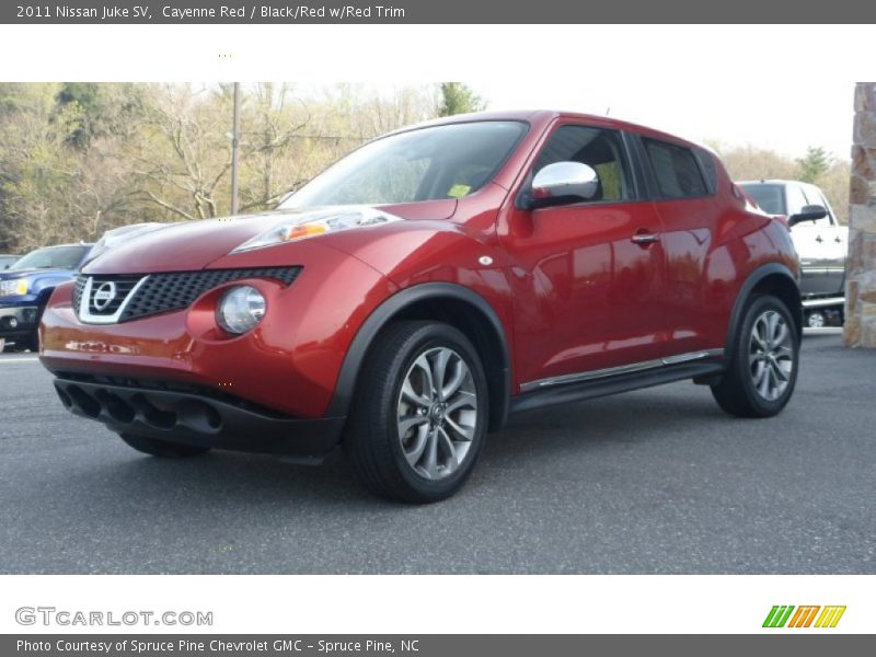 Front 3/4 View of 2011 Juke SV