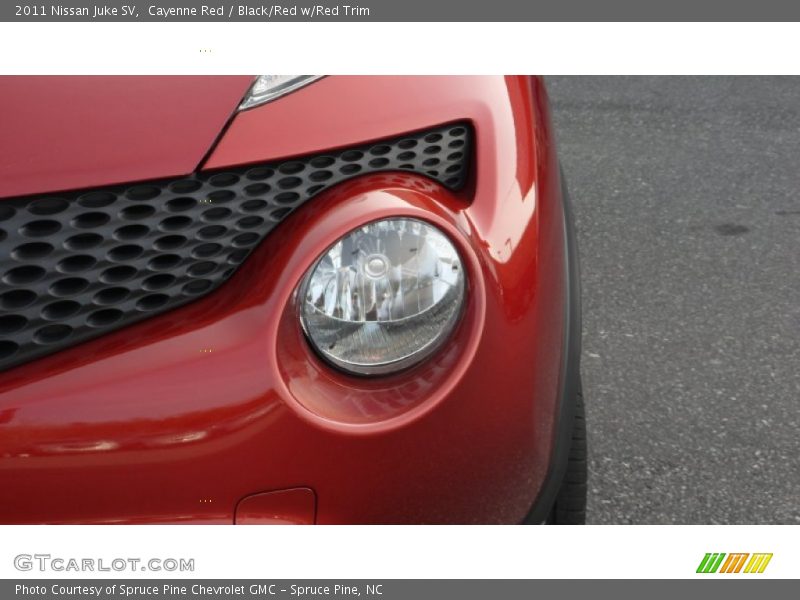 Cayenne Red / Black/Red w/Red Trim 2011 Nissan Juke SV