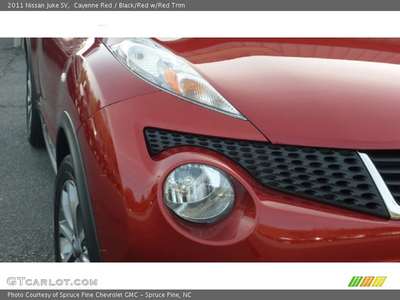 Cayenne Red / Black/Red w/Red Trim 2011 Nissan Juke SV