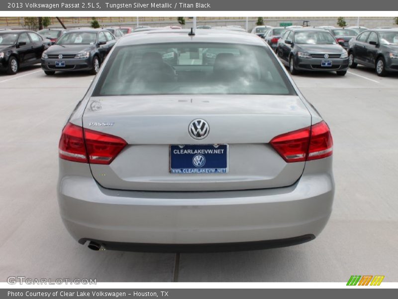 Tungsten Silver Metallic / Titan Black 2013 Volkswagen Passat 2.5L S