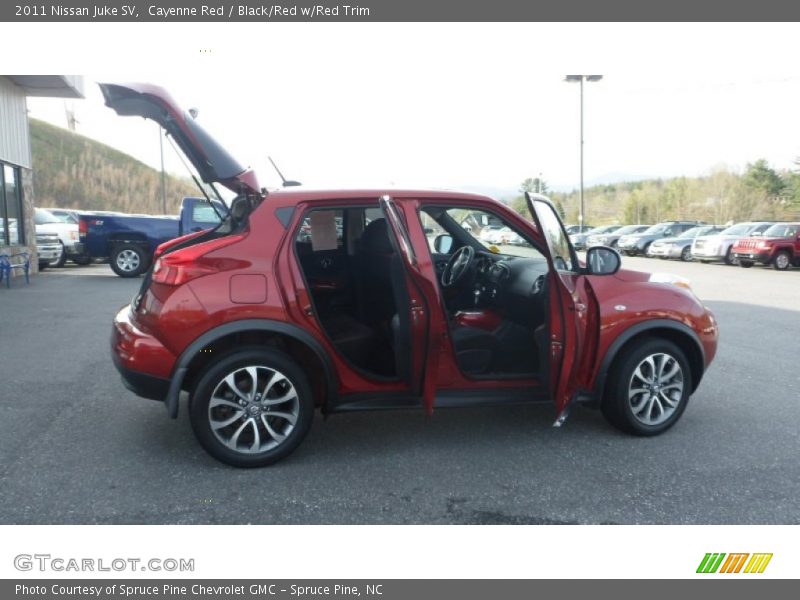Cayenne Red / Black/Red w/Red Trim 2011 Nissan Juke SV