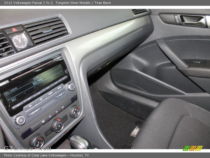 Tungsten Silver Metallic / Titan Black 2013 Volkswagen Passat 2.5L S