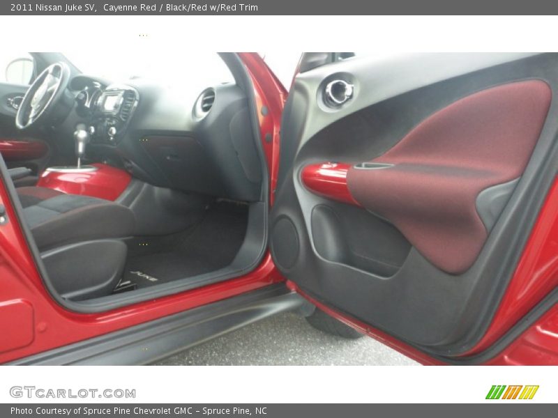 Cayenne Red / Black/Red w/Red Trim 2011 Nissan Juke SV