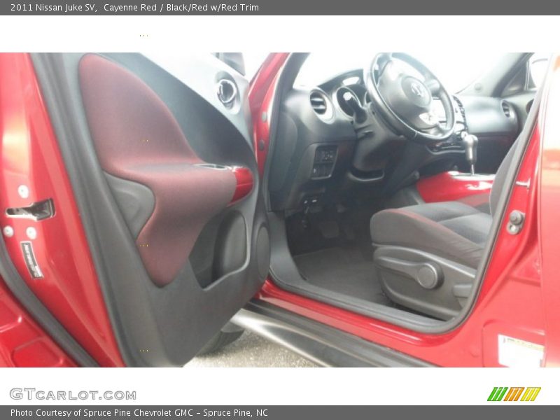Cayenne Red / Black/Red w/Red Trim 2011 Nissan Juke SV