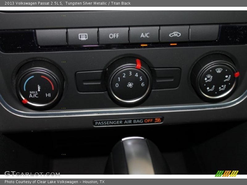 Tungsten Silver Metallic / Titan Black 2013 Volkswagen Passat 2.5L S