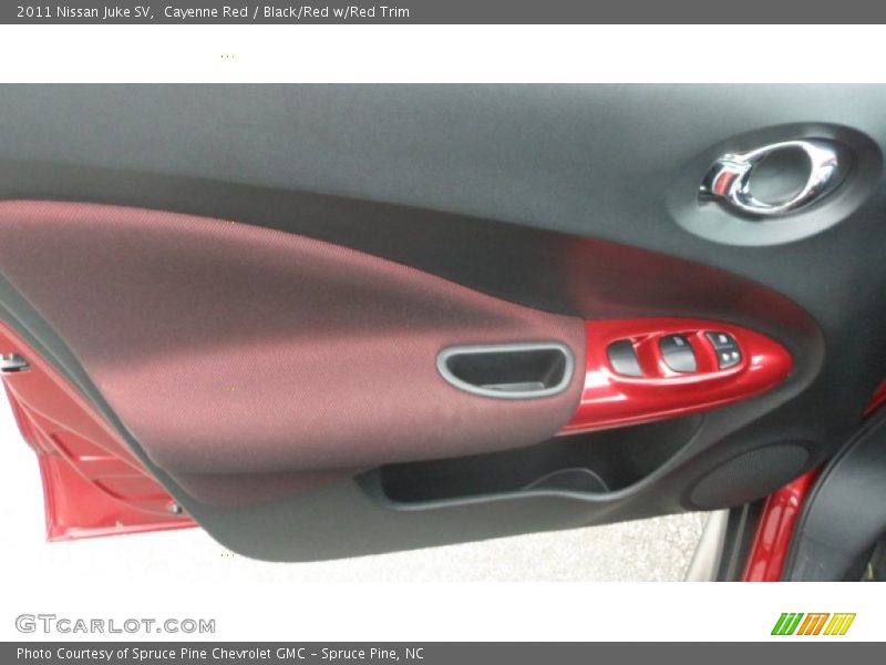 Cayenne Red / Black/Red w/Red Trim 2011 Nissan Juke SV