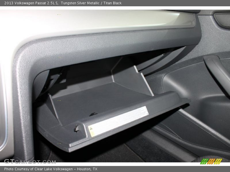 Tungsten Silver Metallic / Titan Black 2013 Volkswagen Passat 2.5L S