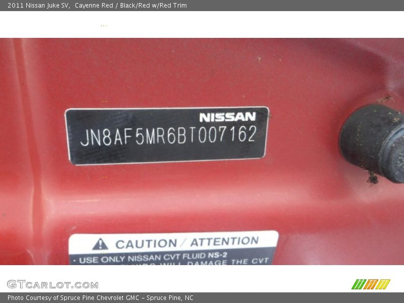 Cayenne Red / Black/Red w/Red Trim 2011 Nissan Juke SV