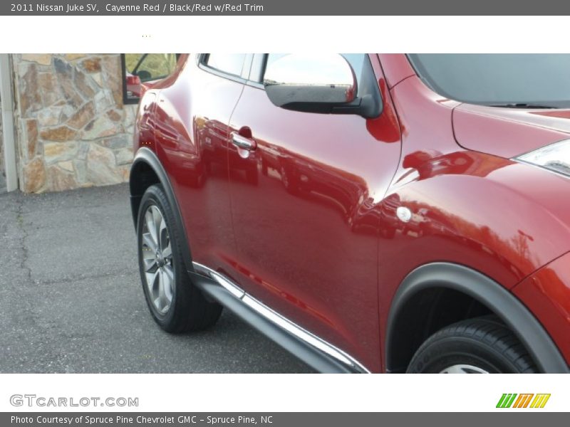Cayenne Red / Black/Red w/Red Trim 2011 Nissan Juke SV