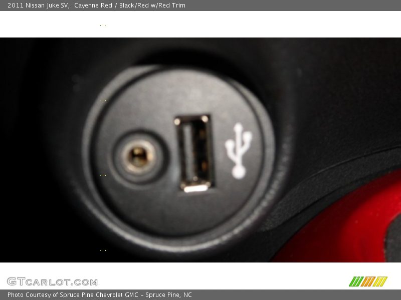 Cayenne Red / Black/Red w/Red Trim 2011 Nissan Juke SV