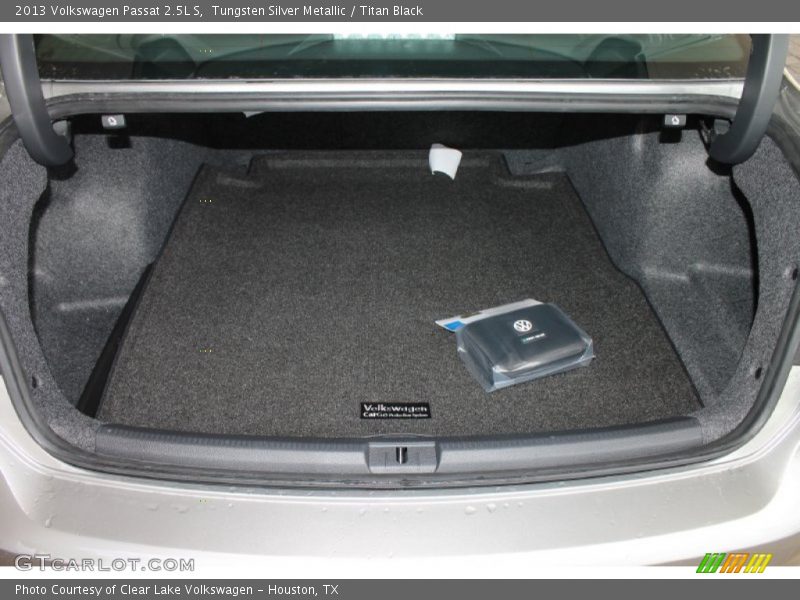 Tungsten Silver Metallic / Titan Black 2013 Volkswagen Passat 2.5L S