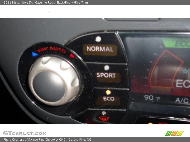 Cayenne Red / Black/Red w/Red Trim 2011 Nissan Juke SV