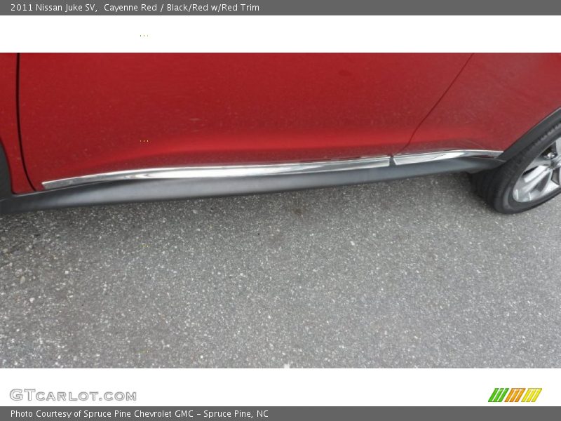 Cayenne Red / Black/Red w/Red Trim 2011 Nissan Juke SV