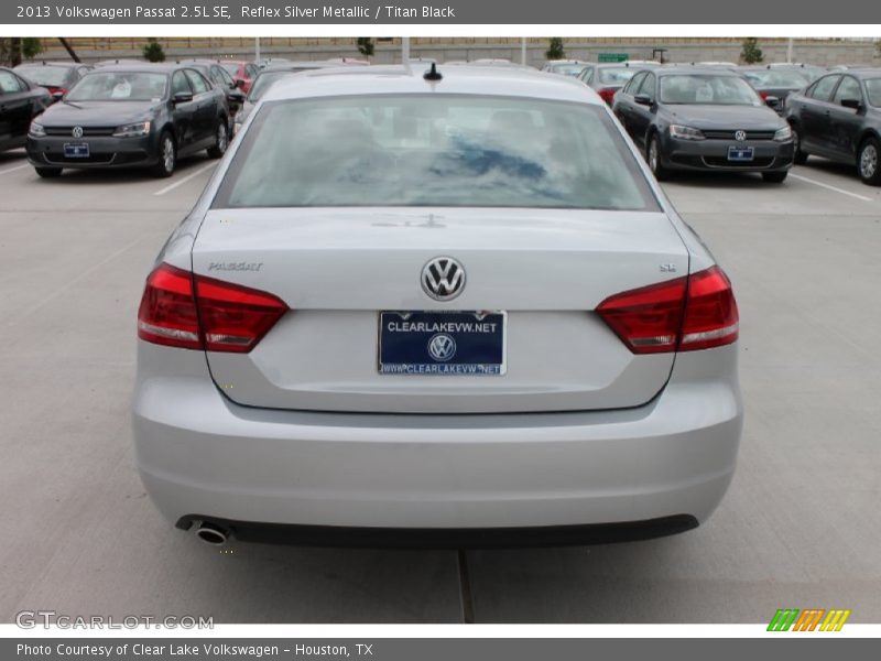 Reflex Silver Metallic / Titan Black 2013 Volkswagen Passat 2.5L SE