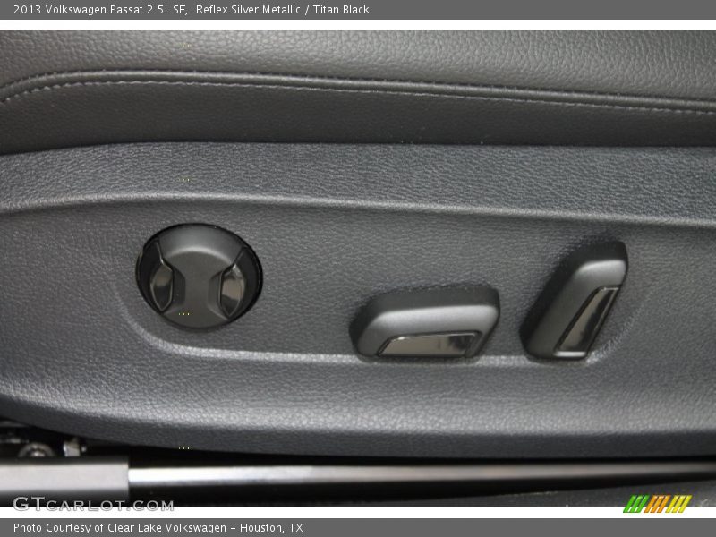 Reflex Silver Metallic / Titan Black 2013 Volkswagen Passat 2.5L SE