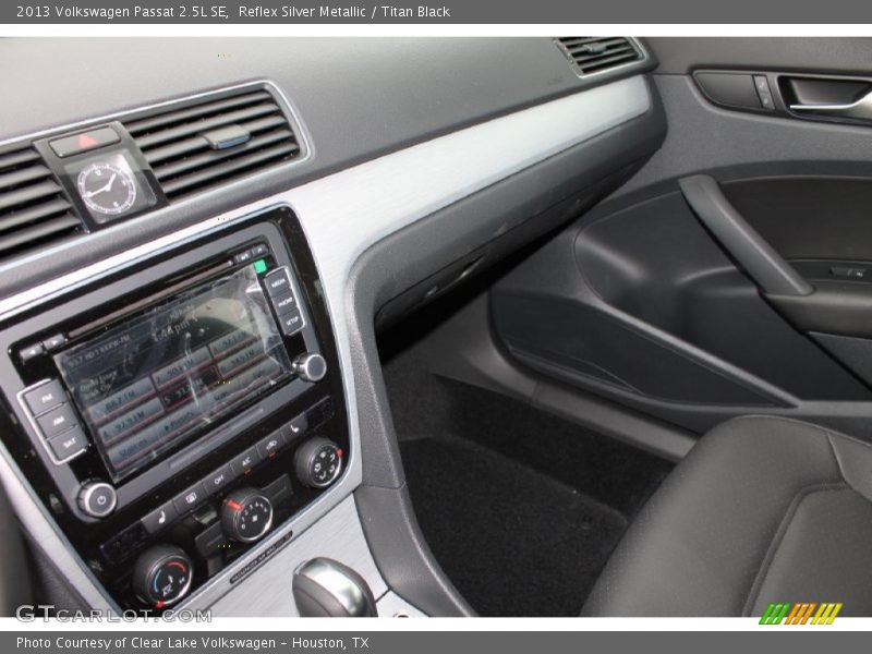 Reflex Silver Metallic / Titan Black 2013 Volkswagen Passat 2.5L SE