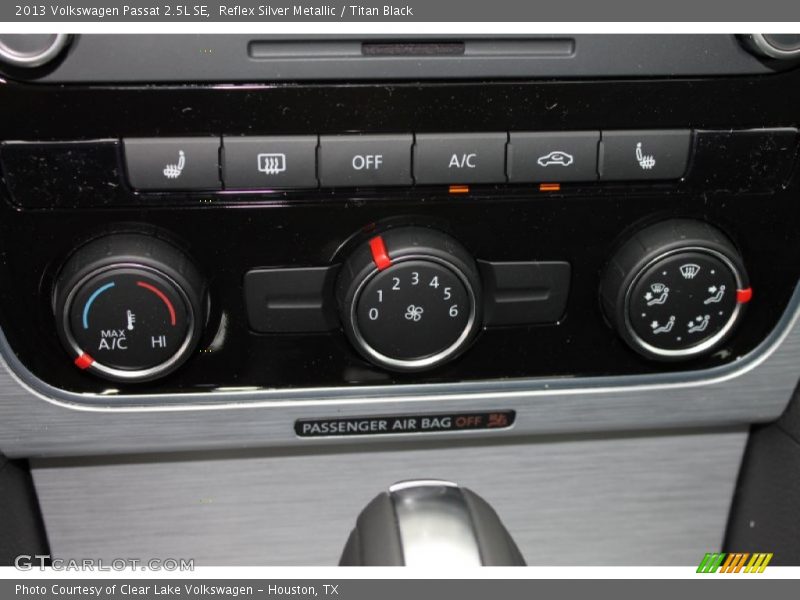 Reflex Silver Metallic / Titan Black 2013 Volkswagen Passat 2.5L SE