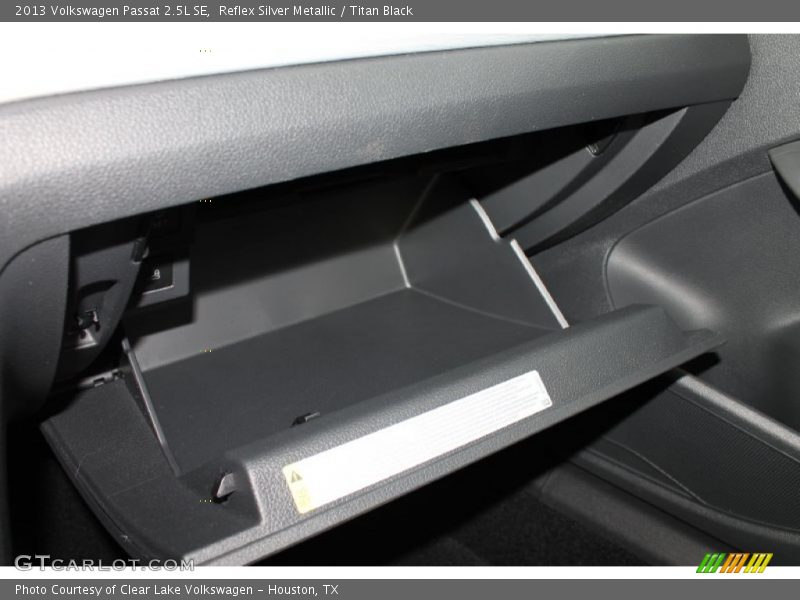 Reflex Silver Metallic / Titan Black 2013 Volkswagen Passat 2.5L SE