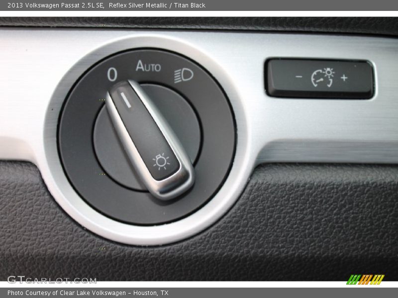Reflex Silver Metallic / Titan Black 2013 Volkswagen Passat 2.5L SE