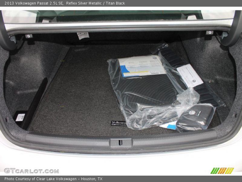 Reflex Silver Metallic / Titan Black 2013 Volkswagen Passat 2.5L SE