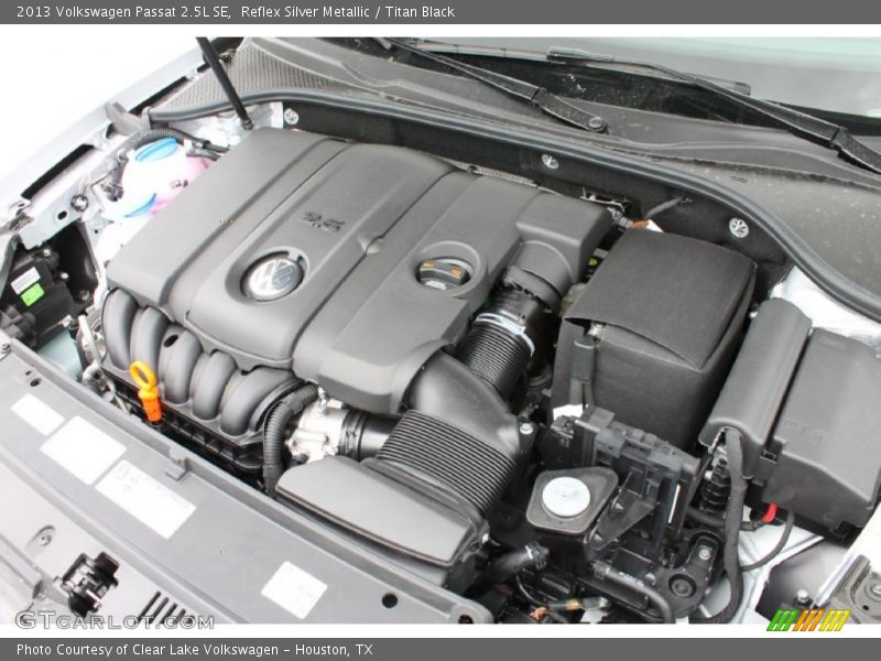 Reflex Silver Metallic / Titan Black 2013 Volkswagen Passat 2.5L SE