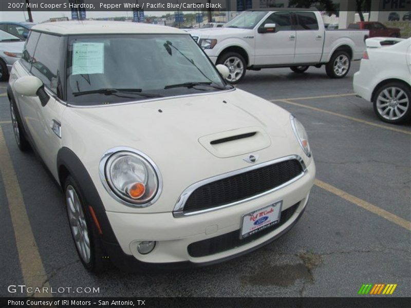 Pepper White / Pacific Blue/Carbon Black 2007 Mini Cooper S Hardtop