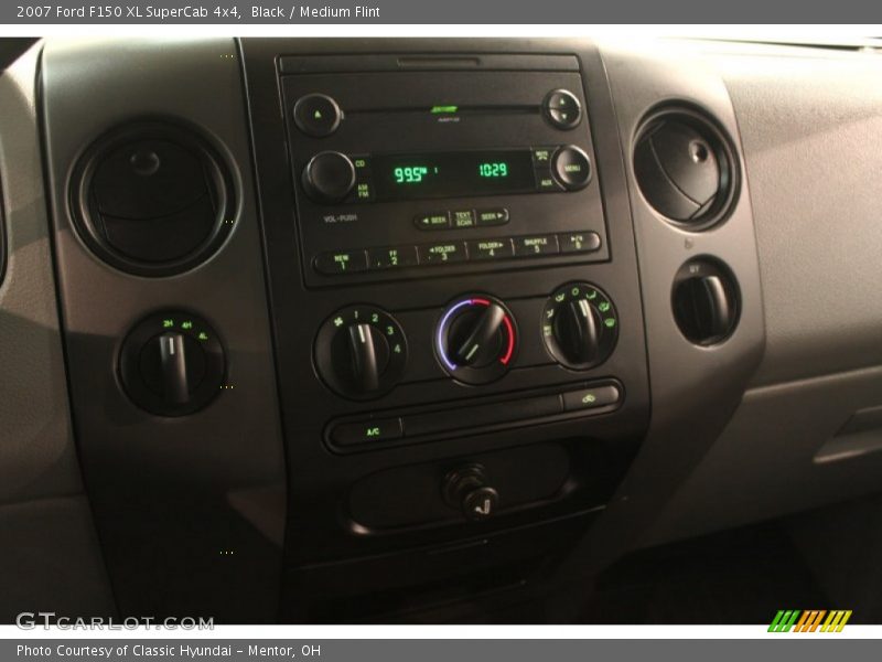 Black / Medium Flint 2007 Ford F150 XL SuperCab 4x4