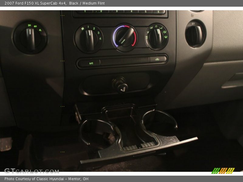 Black / Medium Flint 2007 Ford F150 XL SuperCab 4x4
